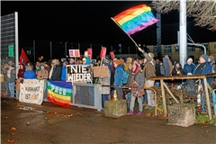 Der Protest ist laut, aber ungefährlich. Foto: Jörg Fiedler