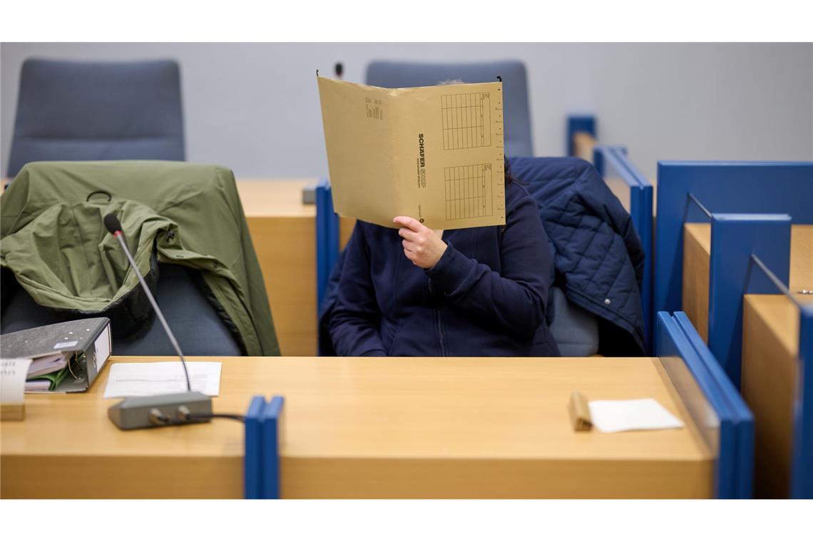 Der Prozess begann ohne den angeklagten Großvater