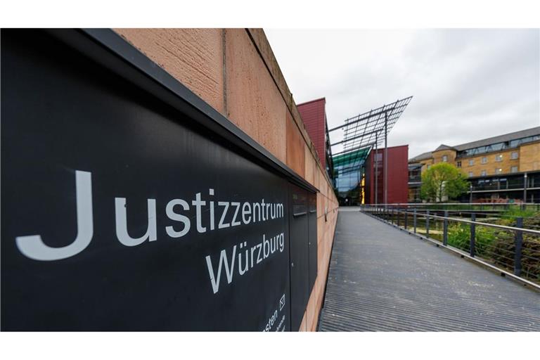 Der Prozess gegen den 14-Jährigen findet am Landgericht Würzburg statt.