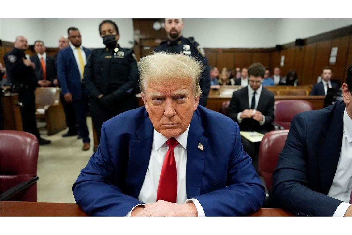 Der Prozess geht weiter: Ex-Präsident Donald Trump wartet auf den Beginn der Verhandlung vor dem Strafgericht in Manhattan.
