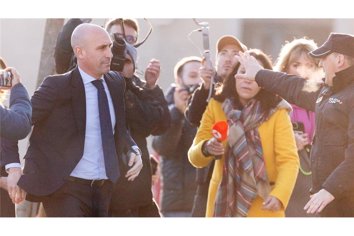 Kuss-Skandal: Lippenleser entlastet Spaniens Ex-Verbandschef Der Prozess sorgt in Spanien seit Tagen für sehr viel Medienrummel.