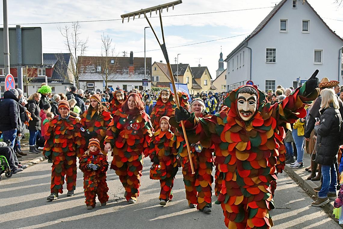 Die Rechaspitzer zeigen sich lebenslustig Der Rechen darf bei den Rechaspitzern nie fehlen. Foto: Tobias Sellmaier