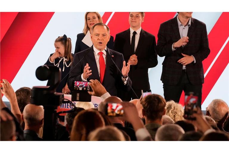 Der rechtskonservative Bewerber Nawrocki hat mit knapp 51 Prozent gesiegt.
