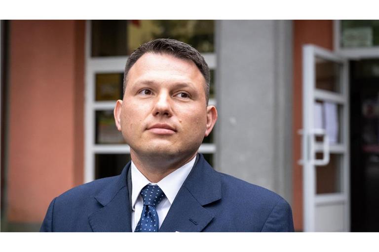 Der rechtsradikale polnische Präsidentschaftskandidat Slawomir Mentzen, der als Drittplatzierter nach der ersten Wahlrunde ausgeschieden ist, will Einfluss auf die Stichwahl nehmen. (Archivbild)