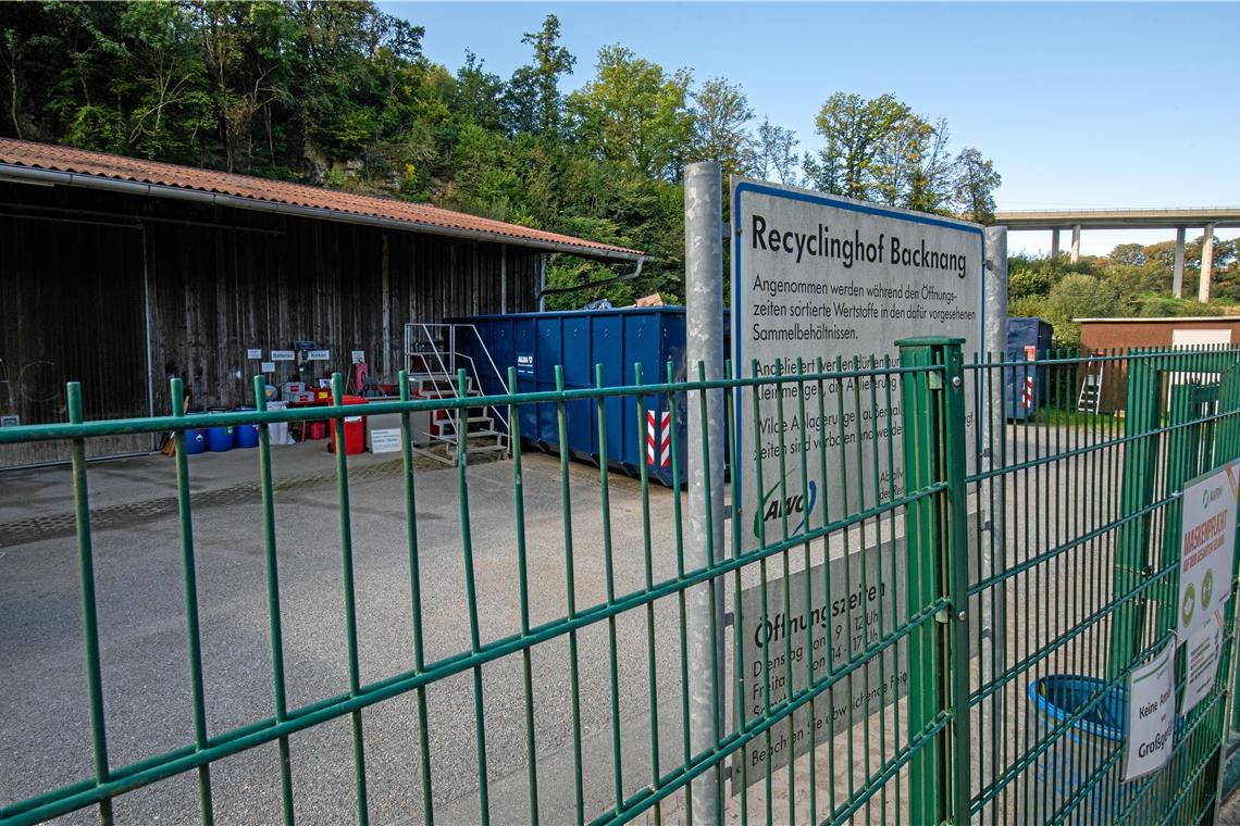 Backnanger Recyclinghof vor ungewisser Zukunft Der Recyclinghof in Backnang: Auf lange Sicht ist er vermutlich zu klein und könnte geschlossen werden, sobald die Anlage der Deponie Backnang-Steinbach modernisiert wurde. Foto: A. Becher