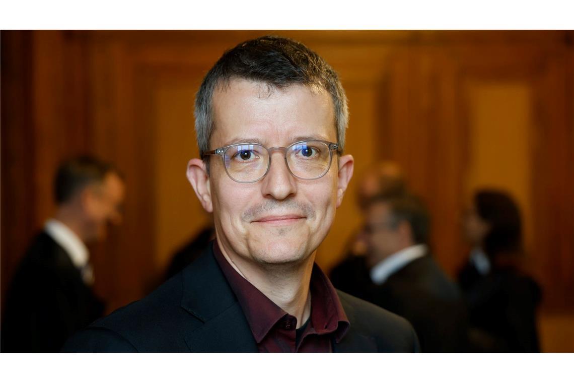 Unklarheit über Zuständigkeit für Facebook-Sammelklage Der Referent der Verbraucherzentrale, Henning Fischer, spricht anlässlich der Klage von juristischem Neuland.