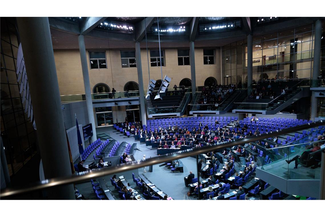 Emotionale Bundestagsdebatte über Abtreibungen Der Reform-Antrag einer überfraktionellen Gruppe von 328 Abgeordneten wird nun im Rechtsausschuss weiter beraten.
