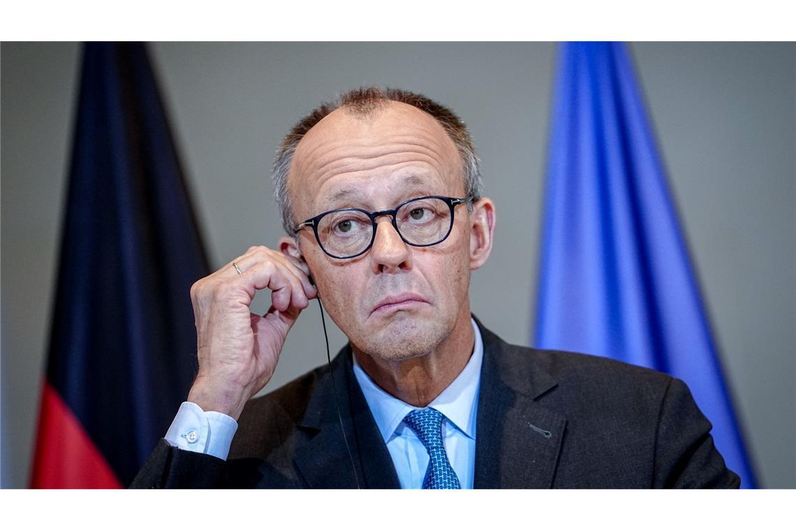 Der Regierungssprecher sieht nur eine äußerliche Ähnlichkeit zwischen Merz und Stromberg. (Archivbild)