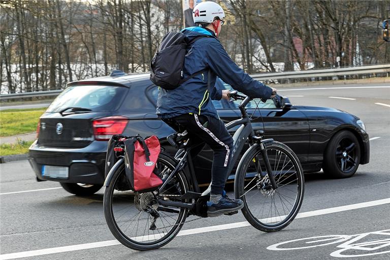 Der Rems-Murr-Kreis verfolgt in Sachen Fahrradmobilität ambitionierte Ziele und wurde für sein Engagement und innovative Ideen unter anderem im Jahr 2019 mit dem Deutschen Fahrradpreis ausgezeichnet. Daher ist der Kreisverwaltung die Ausgestaltung der umweltfreundlichen Mobilität ein großes Anliegen. Ein wichtiger Aspekt dabei ist es, mehr Anreize für die Mitarbeitenden zu schaffen mit dem Fahrrad oder dem Pedelec zur Arbeit zu kommen. Symbolfoto: J. Fiedler