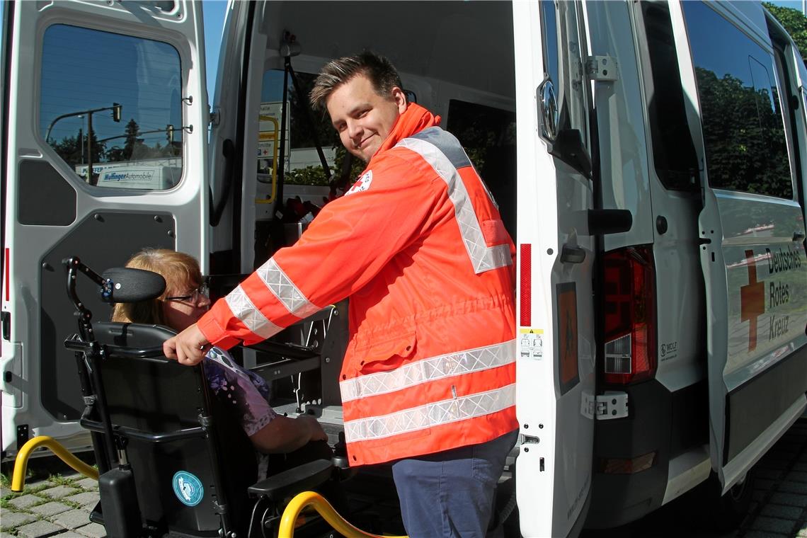 Liberale und Linke für kostenfreien Fahrdienst Der Rems-Murr-Kreisverband des DRK bietet einen Fahrdienst zum Waiblinger Impfzentrum an. Foto: DRK