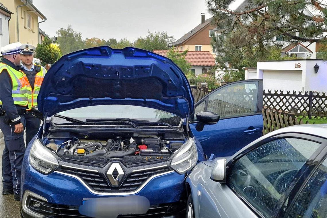 Der Renault rollte gegen ein geparktes Fahrzeug.Foto: 7.aktuell.de/Kevin Lermer