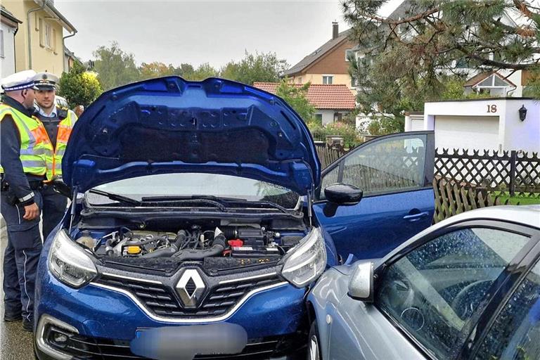 Der Renault rollte gegen ein geparktes Fahrzeug.Foto: 7.aktuell.de/Kevin Lermer