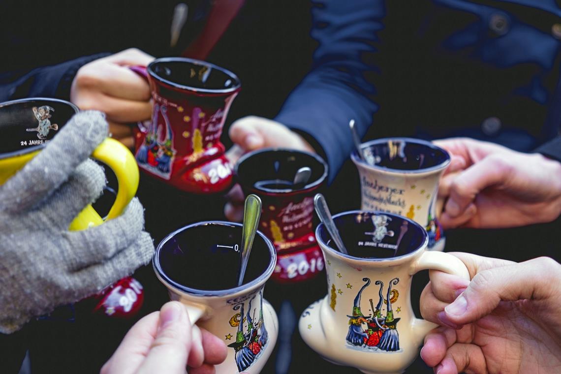 Der Renner auf jedem Weihnachtsmarkt: der Glühwein. Foto: Adobe Stock/Joscha Nollet