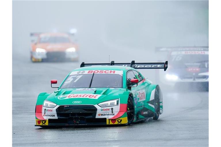 Der Rennfahrer Nico Müller fährt über den Hockenheimring. . Foto: Uwe Anspach/dpa