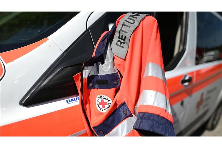 Rollstuhlfahrerin droht abzurutschen – Einsatz an Brücke Der Rettungsdienst befreite die 57-Jährige aus ihrer misslichen Lage. (Symbolbild)
