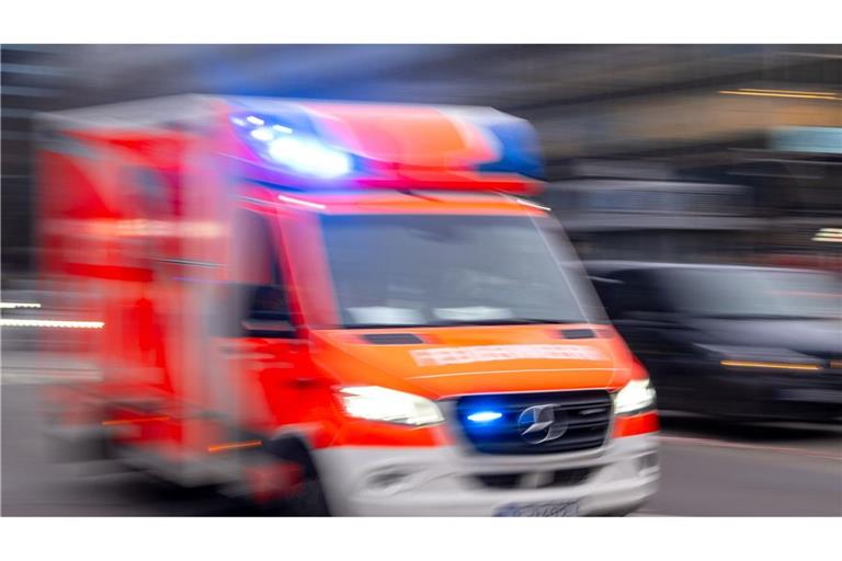 Der Rettungsdienst brachte den Mann in eine Klinik – dennoch kam jede Hilfe zu spät. (Symbolbild)