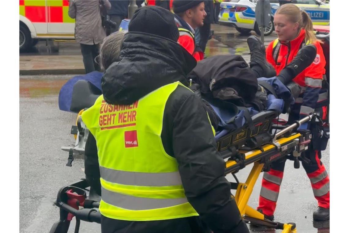 Newsblog: Tat war wohl islamistisch motiviert Der Rettungsdienst ist am Donnerstag im Großeinsatz in München.