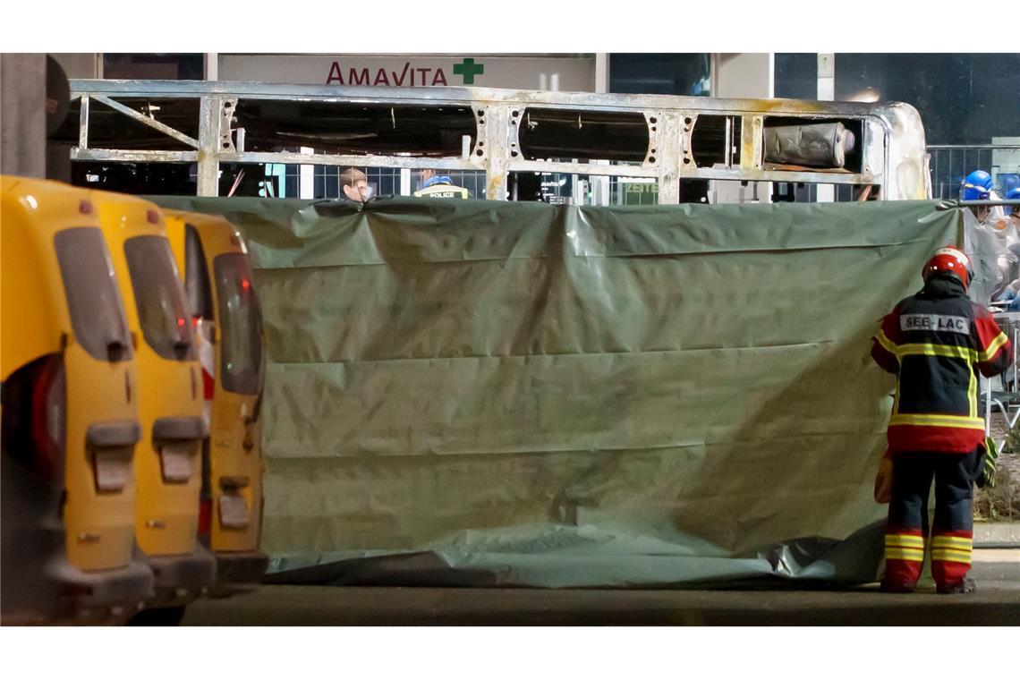 Der Rettungseinsatz war am Abend noch im Gange, wie die Polizei des Kantons auf Facebook berichtete.