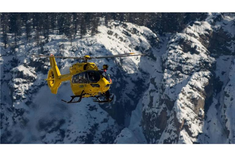 Der Rettungshubschrauber fliegt ein, um Lindsey Vonn abzutransportieren.