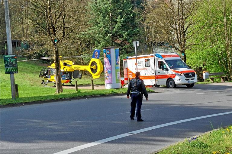 Der Rettungshubschrauber ist an der Annonaystraße hinter der Feuerwehr gelandet. Foto: Matthias Nothstein