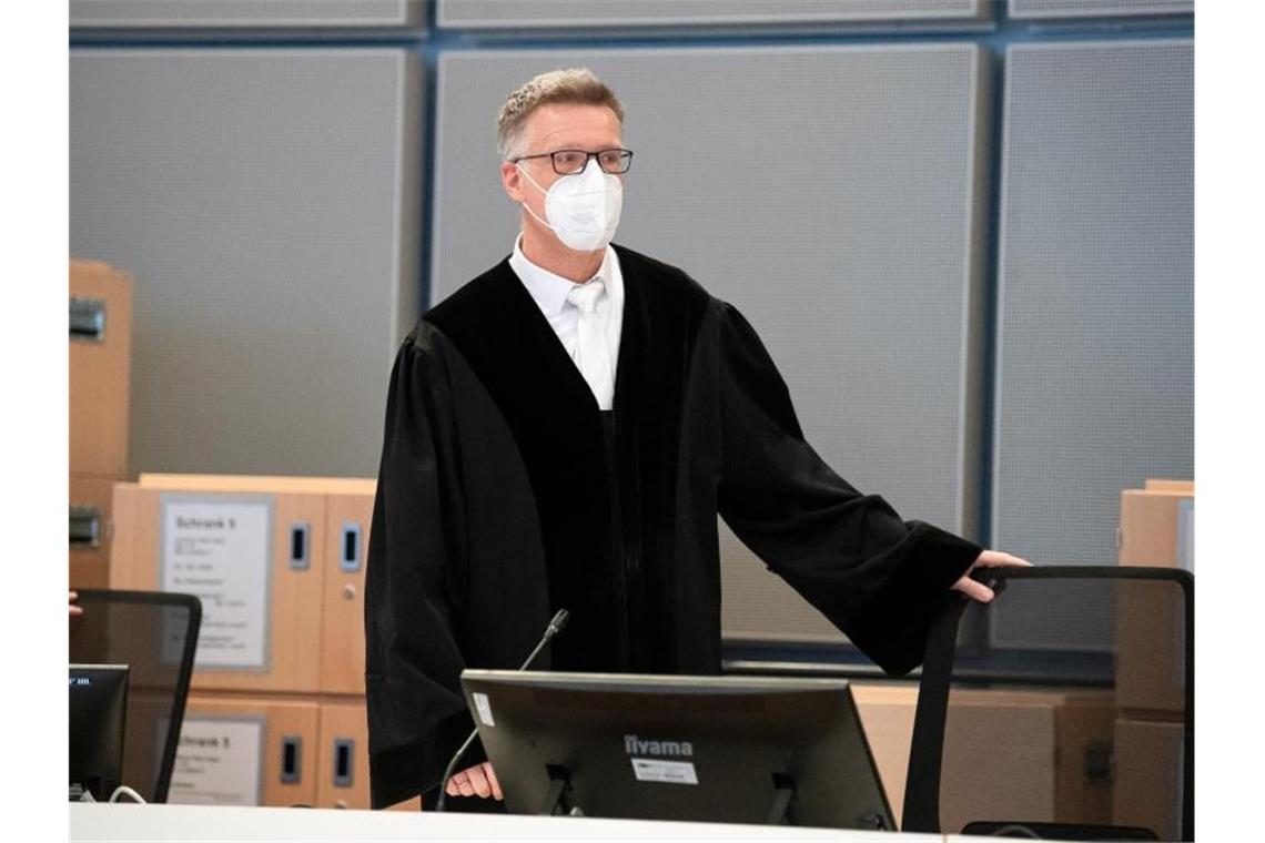 Serienmörder und Zeuge: Högel schildert seine Taten Der Richter Sebastian Bührmann im Gerichtssaal in Oldenburg. Foto: Sina Schuldt/dpa-Pool/dpa