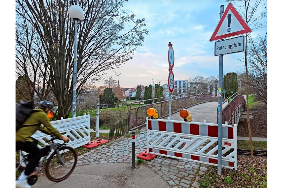Der Rieslingsteg, der im Stuttgarter Osten über die Stadtbahngleise führt, wurde während der Untersuchung für einen kurzen Zeitraum gesperrt.