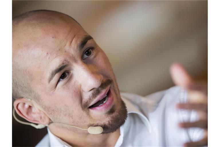 Der Ringer Frank Stäbler gibt ein Interview. Foto: Tom Weller/dpa