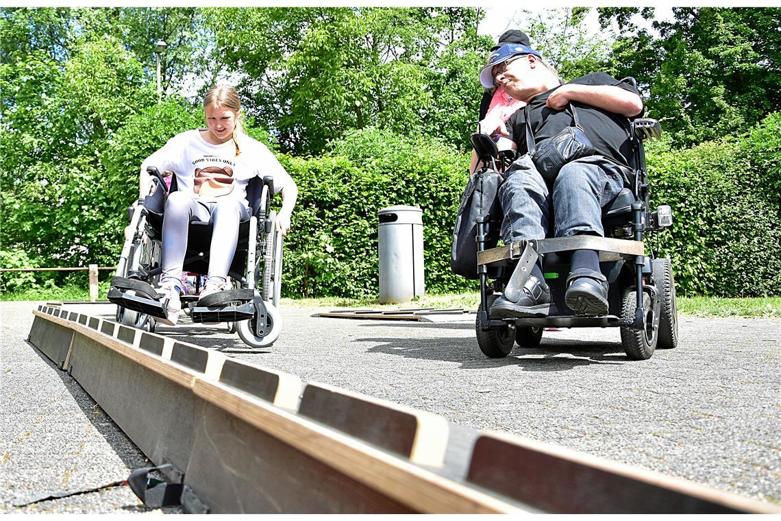 Der Rollstuhlparcours gab den Kindern und Jugendlichen ein Gefühl dafür, mit wel...