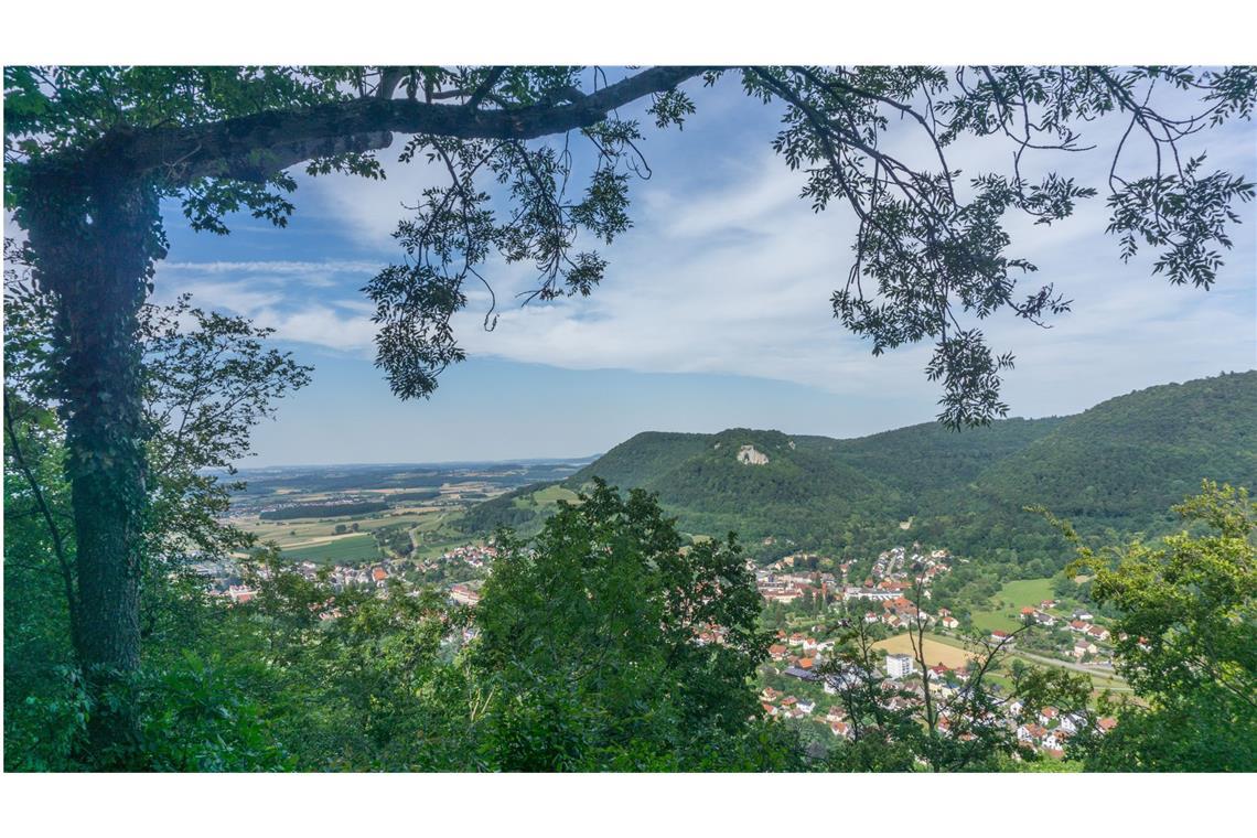 6 x 60 Kilometer Laufen – mit einem guten Essen kein Problem Der Rosenstein oberhalb von Heubach gehört zu den schönsten Gegenden der Schwäbischen Alb.