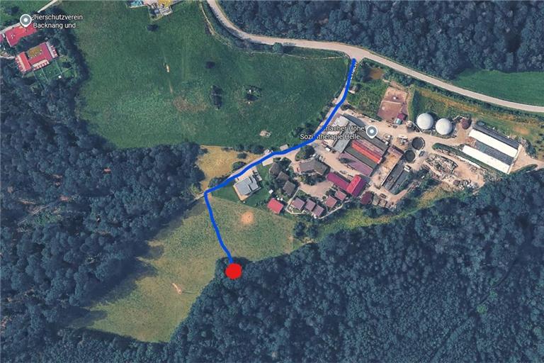 Der rote Punkt kennzeichnet den Hochbehälter Brenntenwäldle von Sulzbach. Von dort soll die geplante Verbindungsleitung (blau) bei Erlach an eine bestehende Rohwasserleitung angeschlossen werden, die zum Hochbehälter Hohenbrach führt.Foto: Gemeinde Großerlach