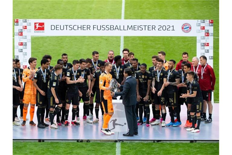 Der Rückrundenstart der Fußball-Bundesliga wird wegen Corona kräftig durcheinandergewirbelt. Noch ist aber kein Spiel abgesagt. Foto: Sven Hoppe/dpa