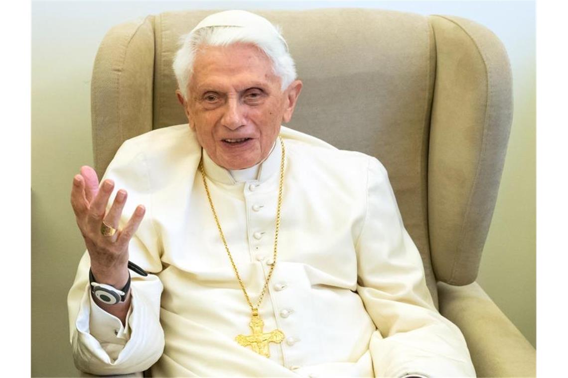 Der Rücktritt Benedikts im Februar 2013 war der erste eines Papstes seit rund 700 Jahren. Das ist für die 2000 Jahre alte katholische Kirche eine neue Erfahrung. Foto: Daniel Karmann/dpa/Archiv