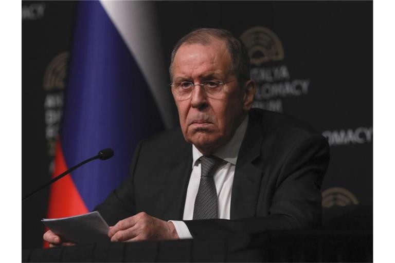 Der russische Außenminister Sergej Lawrow bei der Pressekonferenz nach dem Treffen in Antalya. Foto: Uncredited/AP/dpa