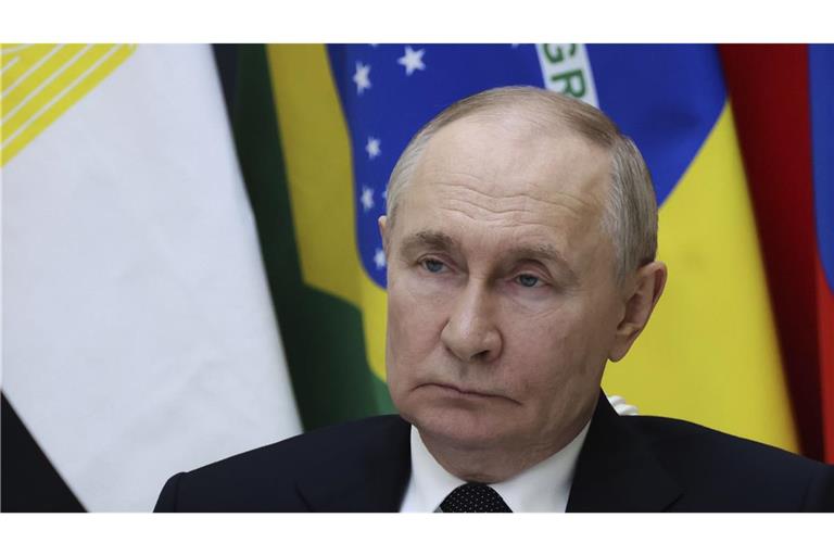 Der russische Präsident Putin gibt der Ukraine die Schuld an den stockenden Gesprächen zu einer möglichen Waffenruhe. (Arh