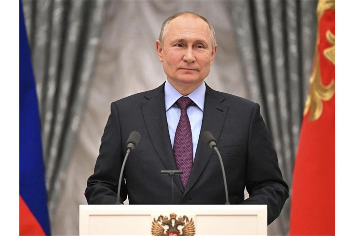 Putin versetzt Abschreckungswaffen in Alarmbereitschaft Der russische Präsident Wladimir Putin hat angewiesen, die Abschreckungswaffen der Atommacht in Alarmbereitschaft zu versetzten. Foto: Sergey Guneev/Kremlin Pool/Planet Pix via ZUMA Press Wire/dpa