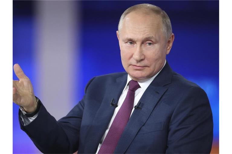 Der russische Präsident Wladimir Putin stellt sich in einer Fernsehsendung den Fragen seiner Landsleute. Foto: Sergei Savostyanov/Pool Sputnik Kremlin/AP/dpa