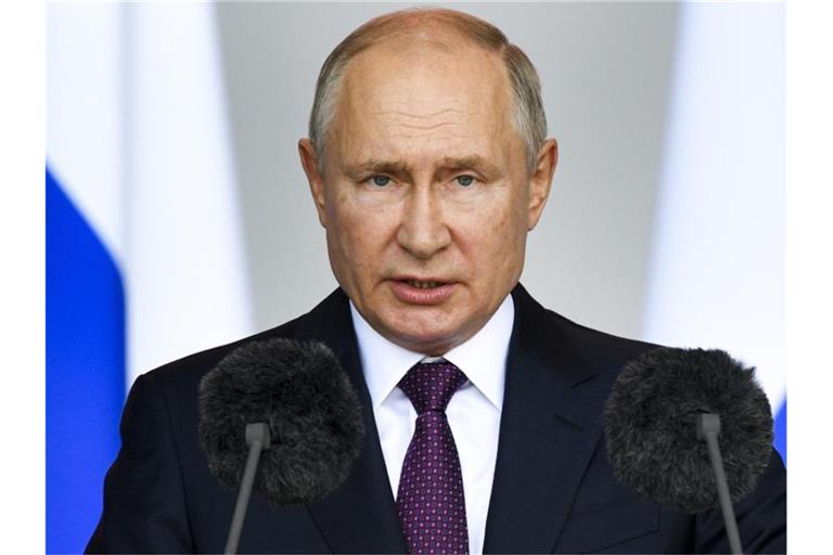 Der russische Präsident Wladimir Putin will vorerst nur online an Konferenzen teilnehmen. Foto: Ramil Sitdikov/Pool Sputnik Kremlin/AP/dpa