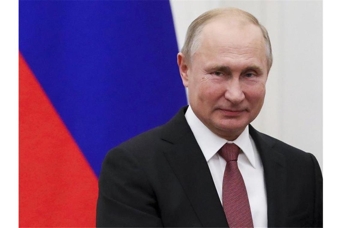 Nur noch jeder Vierte unterstützt Sanktionen gegen Russland Der russische Präsident Wladimir Putin wird von den Deutschen als deutlich vertrauenswürdiger angesehen als US-Präsident Donald Trump. Foto: Mikhail Klimentyev/Pool Sputnik Kremlin