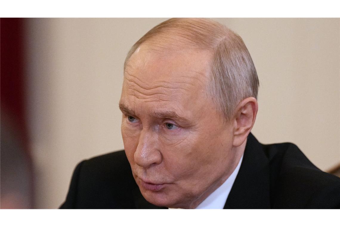 Der russische Präsident Wladimir Putin wird von Peter Sloterdijk als wesentlich gefährlicher eingeschätzt als Donald Trump (Archivbild).