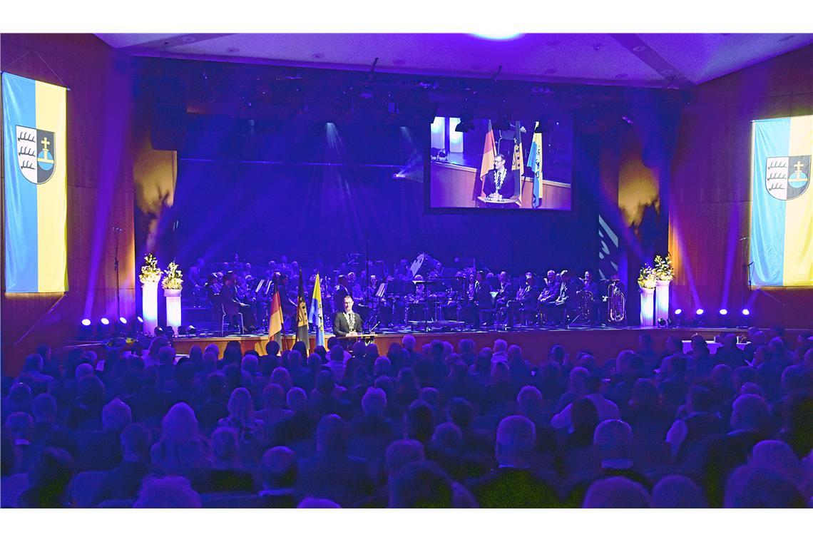 Der Saal im Bürgerhaus ist gut gefüllt.