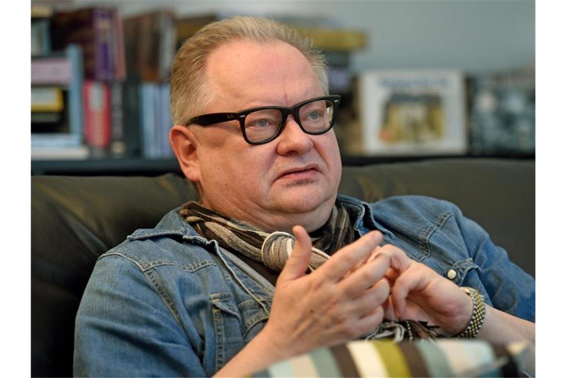 Musiker Heinz Rudolf Kunze im Stuttgart-„Tatort“ Der Sänger Heinz Rudolf Kunze sitzt während eines dpa-Gespräches in seinem Wohnhaus. Foto: Holger Hollemann/dpa/Archivbild