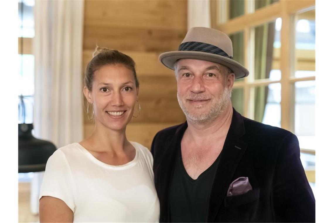 Sänger Marc Marshall will 2021 wieder auf Tournee gehen Der Sänger Marc Marshall zusammen mit seiner Tochter Mia. Foto: Uli Deck/dpa/Archivbild