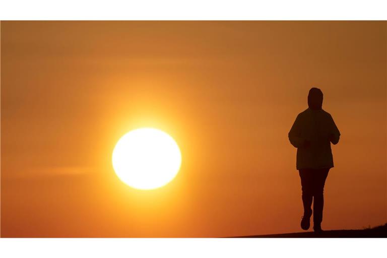 Der Saharastaub aus Nordafrika sorgt in Baden-Württemberg zeitweise für farbige Lichtstimmungen.