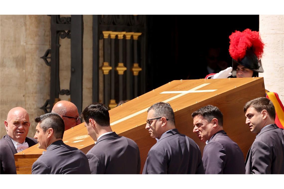 "Ciao Papa" - Welt nimmt Abschied von Franziskus Der Sarg des verstorbenen Papstes Franziskus.