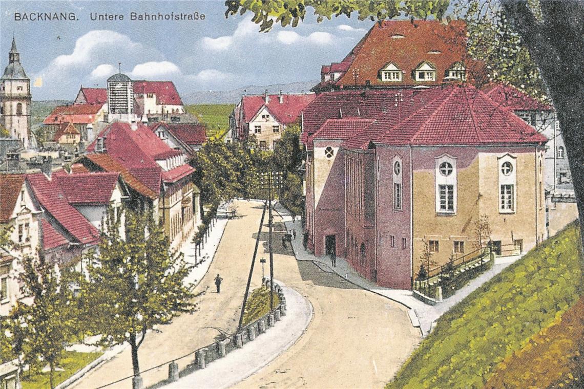 Der Schauplatz des Artistenwettstreits: Das Bahnhofhotel und heutige Bürgerhaus (rechts auf der Postkarte von 1931). Es traten Gruppen auf, in deren Tradition sich die legendären Rondos sahen. Foto: Archiv