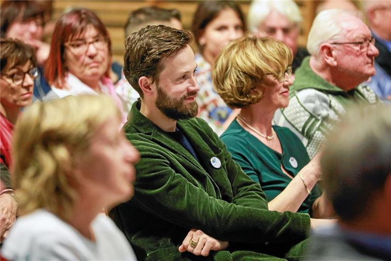 Der Schauspieler Franz Dinda (Mitte) kam zur „Tälinale“ eigens aus Berlin in seine frühere Heimat Weissach, wo einst in der Bize-Theater-AG der Wunsch entstand, Schauspieler zu werden. Foto: A. Becher
