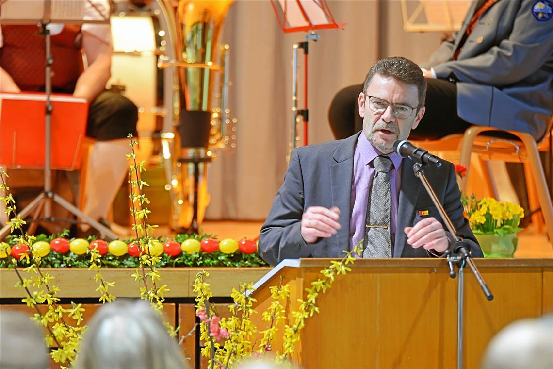 Der scheidende Bürgermeister von Großerlach Christoph Jäger ist als Vorsitzender des Gemeindewahlausschusses erleichtert über die große Anzahl eingegangener Bewerbungen. Foto: Tobias Sellmaier