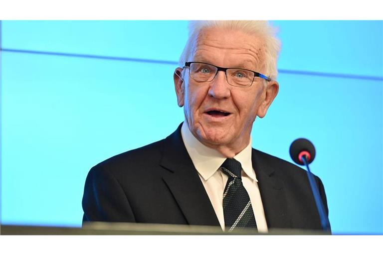 Der scheidende Ministerpräsident Winfried Kretschmann (Grüne) bei seiner letzten Landespressekonferenz vor seinem Abschied.