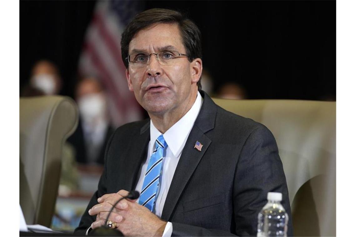 Trump entlässt Verteidigungsminister Esper Der scheidende US-Präsident Donald Trump hat kurz nach der verlorenen Wahl seinen Verteidigungsminister Mark Esper entlassen. Foto: Evan Vucci/AP/dpa