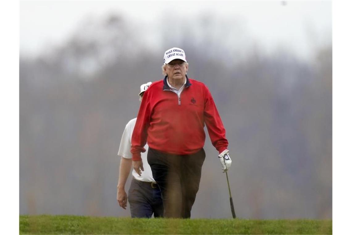 Der scheidende US-Präsident Donald Trump ist passionierter Hobby-Golfer. Foto: Manuel Balce Ceneta/AP/dpa